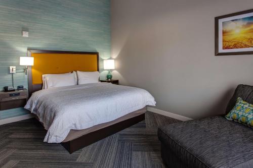 Hampton Inn & Suites-Wichita/Airport KS - image 13