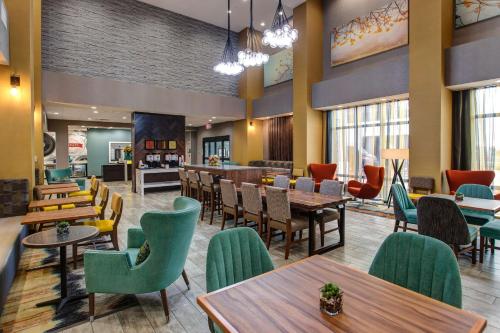 Hampton Inn & Suites-Wichita/Airport, KS