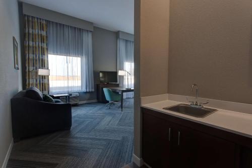 Hampton Inn & Suites-Wichita/Airport, KS