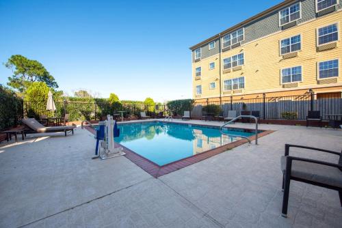 Hampton Inn & Suites Port Arthur - image 9