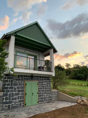 ระเบียง/ชานเรือน, Merengő Pihenőház (Merengo Pihenohaz) in ซาลาฮาลัป