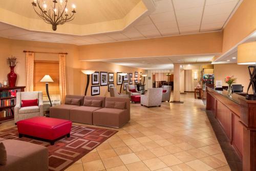DoubleTree by Hilton Vancouver - image 2