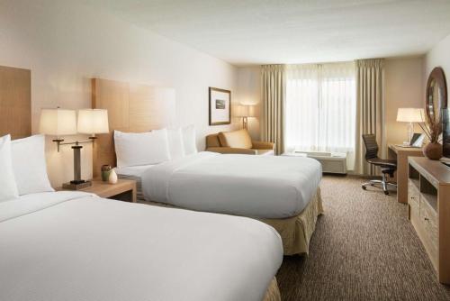 DoubleTree by Hilton Vancouver - image 12