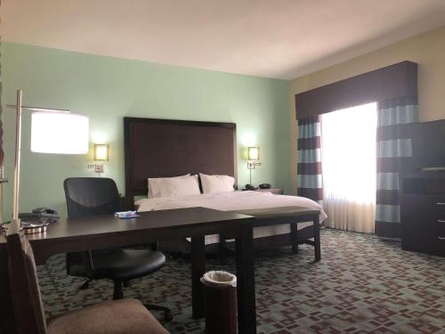 Hampton Inn & Suites Nashville at Opryland