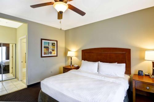 2 bedrooms, 4 beds