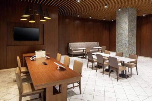 Hilton Rochester Mayo Clinic Area - image 6