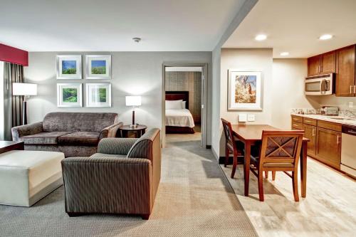 2 bedrooms, 4 beds