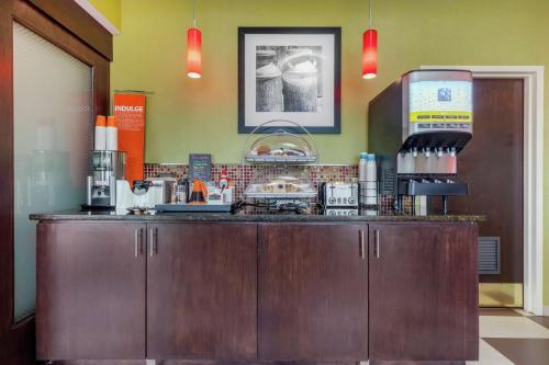 Hampton Inn Brookhaven - image 2