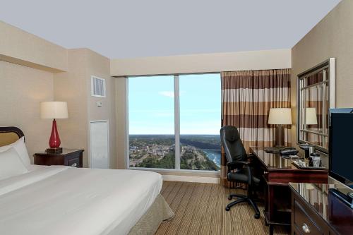 King Room with Whirlpool - Premium Falls View