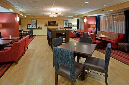 Hampton Inn Milwaukee Airport