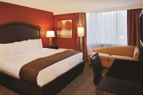 DoubleTree by Hilton Hotel St. Louis - Chesterfield