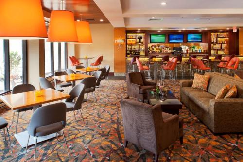 酒吧/高級酒吧, DoubleTree by Hilton Hotel St. Louis - Chesterfield in 查斯特菲爾德