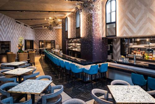 LondonHouse Chicago Curio Collection by Hilton - image 6