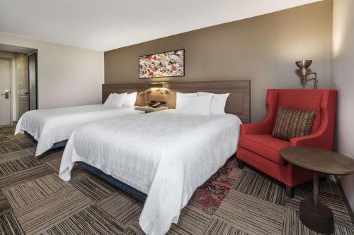 2 queen beds