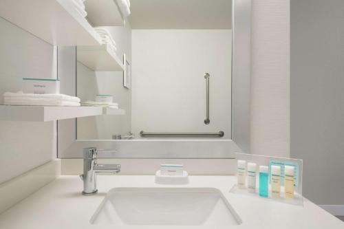 Hampton Inn Reading/Wyomissing - image 14