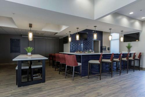Hilton Garden Inn Elkhart - image 2