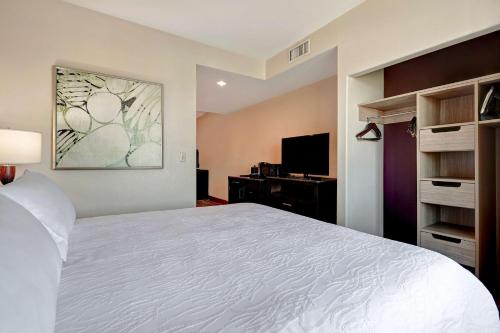 Hilton Garden Inn San Bernardino - image 12