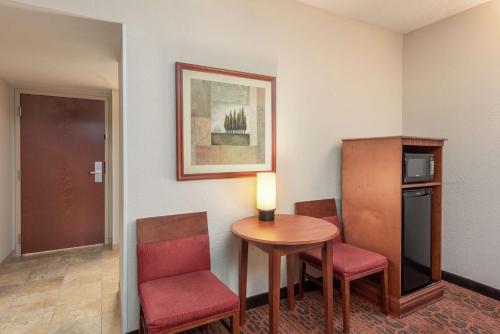 Hampton Inn Branson on the Strip - image 11