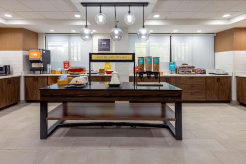 Hampton Inn Alpharetta/Roswell - image 6