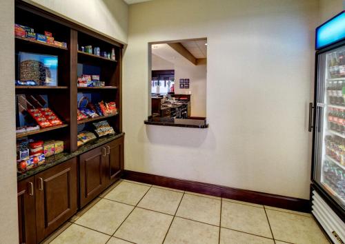 Hampton Inn Roanoke Rapids - image 9