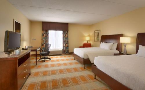2 queen beds