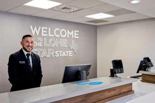 Hampton Inn San Antonio Downtown - image 12