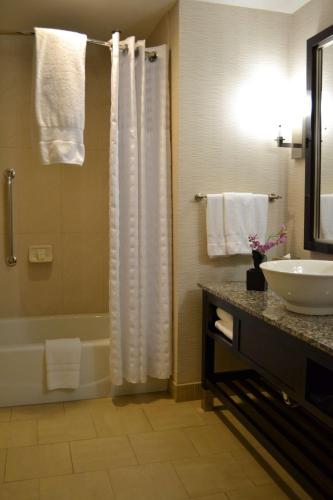 Embassy Suites Palmdale Room Type - Queen Studio with Two Queen Beds - Non-Smoking