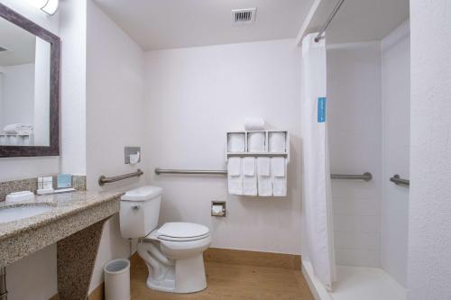 Hampton Inn & Suites Williamsburg-Richmond Road - image 2