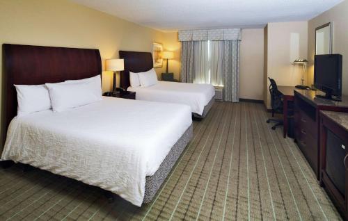 2 queen beds