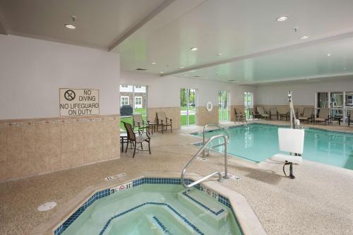 Homewood Suites by Hilton Portland - image 2