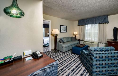 1 king bed, 1 sofa bed
