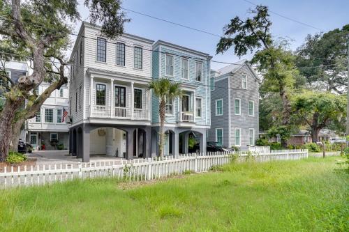 Lovely Mt Pleasant Townhouse with Central Location! in Mount Pleasant