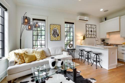 Lovely Mt Pleasant Townhouse with Central Location! in Mount Pleasant