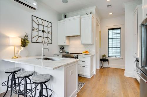 Lovely Mt Pleasant Townhouse with Central Location! in Mount Pleasant