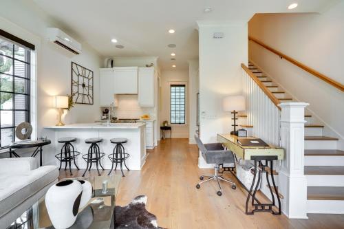 Lovely Mt Pleasant Townhouse with Central Location! in Mount Pleasant