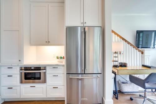 Lovely Mt Pleasant Townhouse with Central Location! in Mount Pleasant