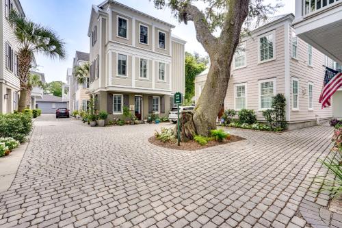 Lovely Mt Pleasant Townhouse with Central Location! in Mount Pleasant