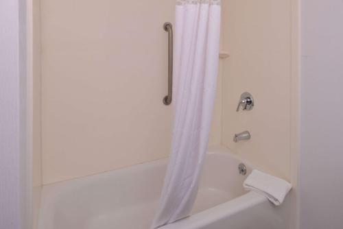 Hampton Inn Tulsa Sand Springs - image 9