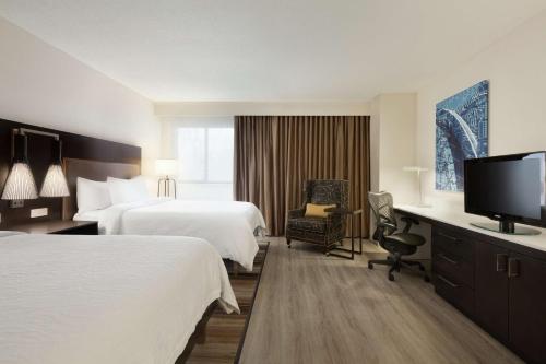 2 queen beds