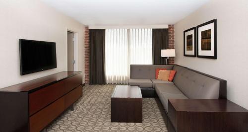 DoubleTree Hotel & Suites Charleston Airport - image 11