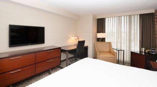 DoubleTree Hotel & Suites Charleston Airport - image 8