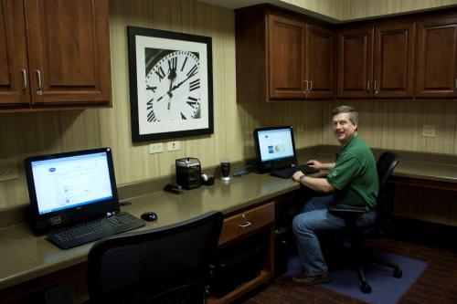 Hampton Inn - Burlington - image 2