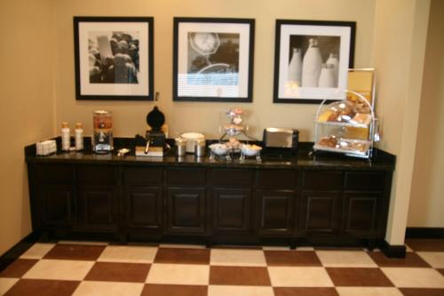 Hampton Inn La Grange - image 11