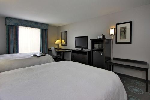 2 queen beds