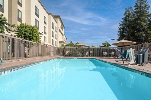 Hampton Inn and Suites Bakersfield / Highway 58