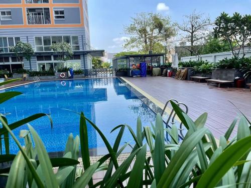 Sweet Luxury Condo 2 /Pool/ 5 Beds/Near Airport