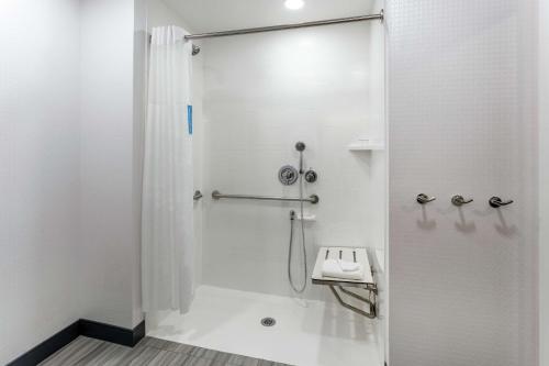 Hampton Inn Oakland Downtown-City Center - image 9