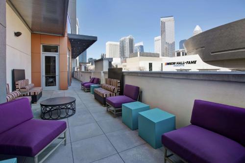 Home2 Suites By Hilton Charlotte Uptown - image 2