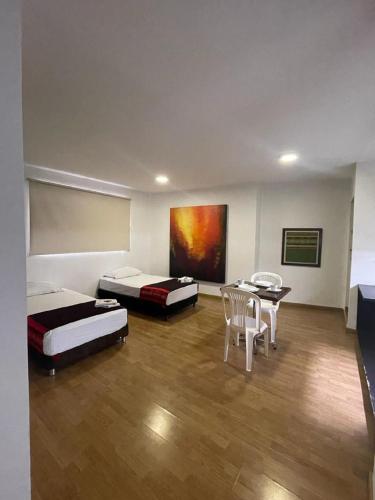 Standard Quadruple Room image 9