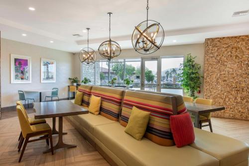 Home2 Suites By Hilton Redlands